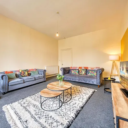 Apartment Group 4br Sleeps 11 Near Ibrox Parking *