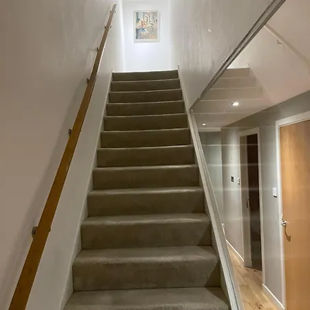 4 Bedroom Duplex Located At West End Glasgow
