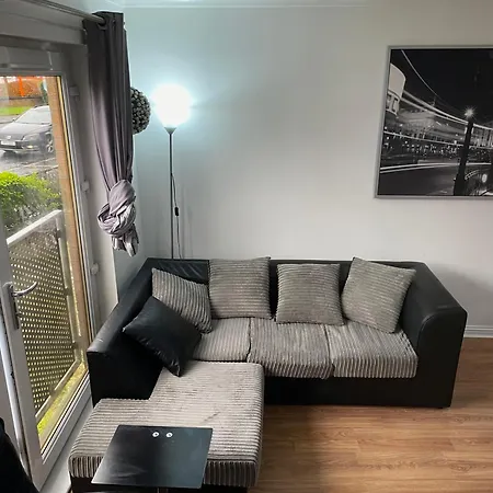 Apartment 3 Beds In A 2 Bedroom G- Level Near Centre Glasgow
