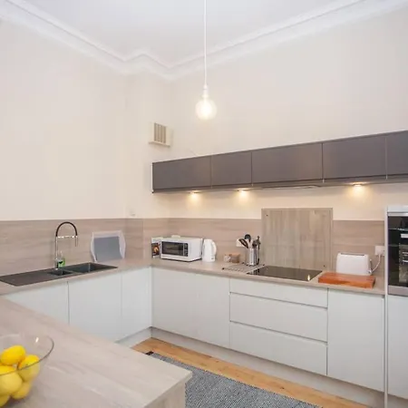 Spacious Period In Glasgow