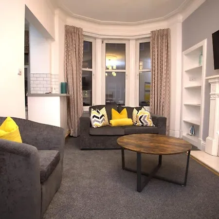 Apartment Renovated West End Flat In Glasgow