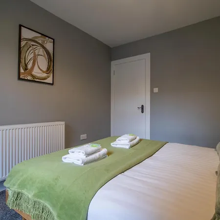 Lägenhet Happy Haven Home, West End - Pass The Keys *