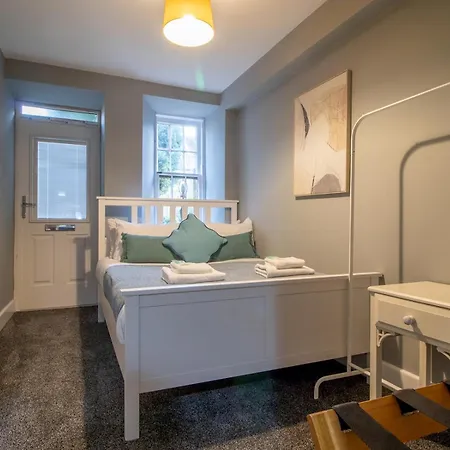 Lägenhet Happy Haven Home, West End - Pass The Keys *