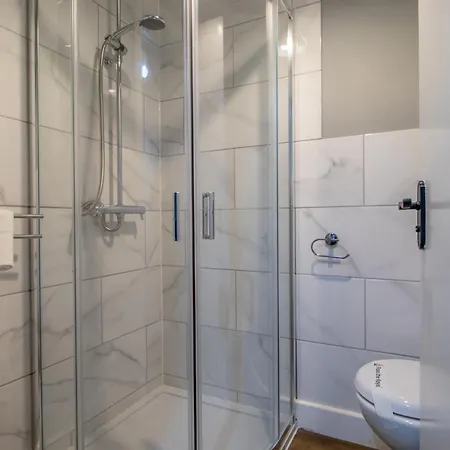 Happy Haven Home, West End - Pass The Keys