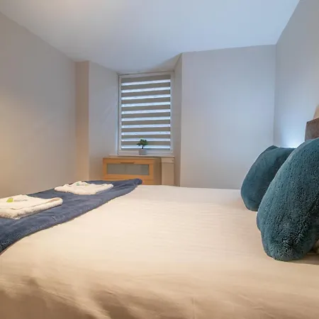 Apartman Gem Main Door Parking - Pass The Keys *