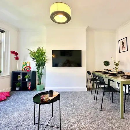 New Quite And Comfy Glasgow