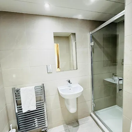 Sandyford 3*