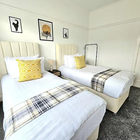 Charming 3-bed Oasis-free Parking Glasgow