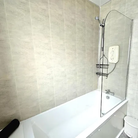 Charming 3-bed Oasis-free Parking