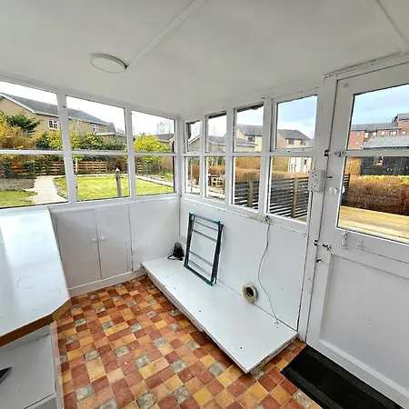 Charming 3-bed Oasis-free Parking