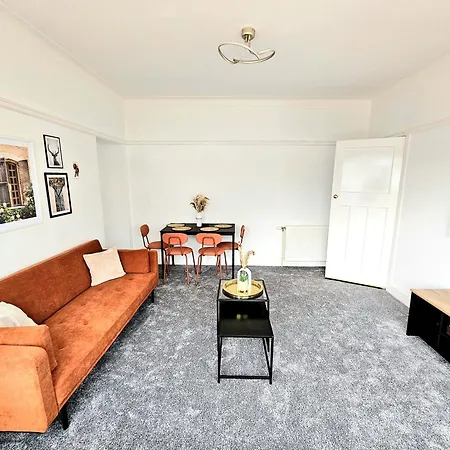 Charming 3-bed Oasis-free Parking * Glasgow