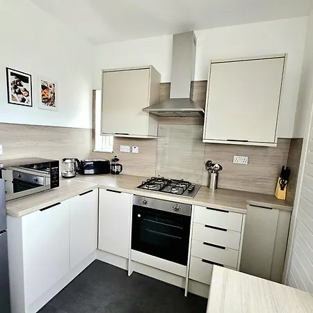 Charming 3-bed Oasis-free Parking