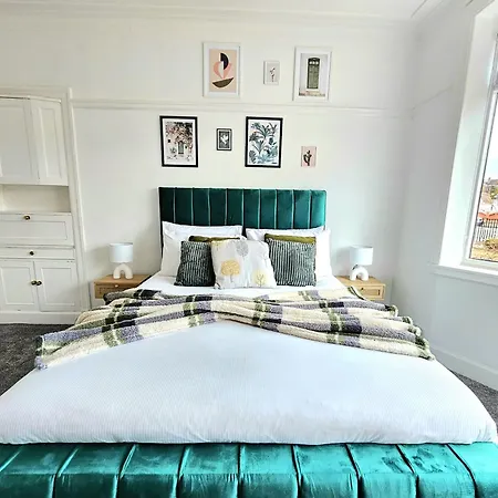 Vakantiehuis Charming 3-bed Oasis-free Parking