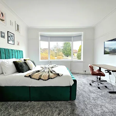 Dom wakacyjny Charming 3-bed Oasis-free Parking *