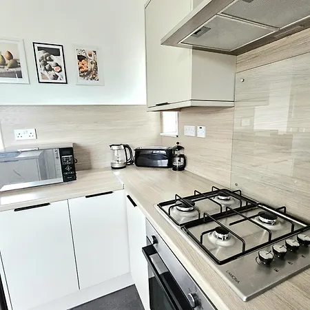 Dom wakacyjny Charming 3-bed Oasis-free Parking