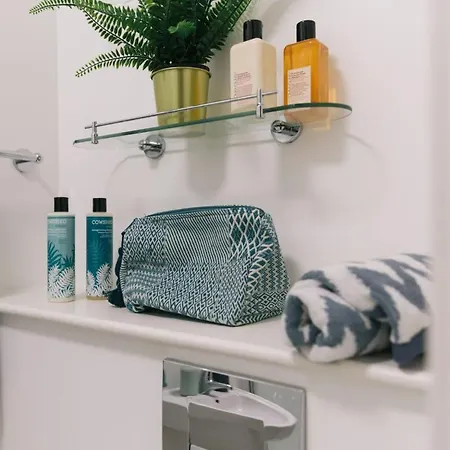 For Students Only - Bath Street In Apartment