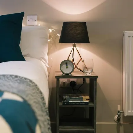 For Students Only - Bath Street In Apartament