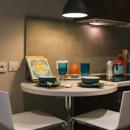 Apartment For Students Only - Bath Street In *