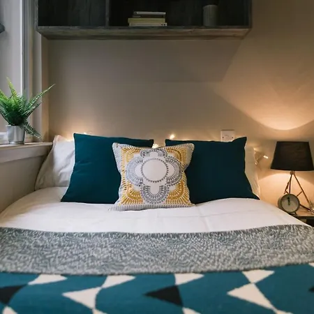 For Students Only - Bath Street In Near Charing Cross Station * Glasgow