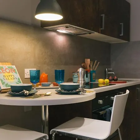Lägenhet For Students Only - Bath Street In Near Charing Cross Station *
