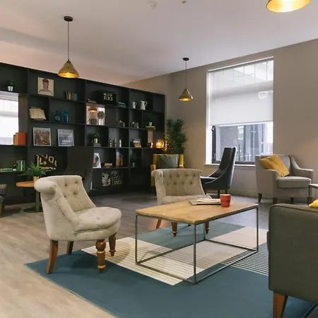 Lägenhet For Students Only - Bath Street In Near Charing Cross Station *