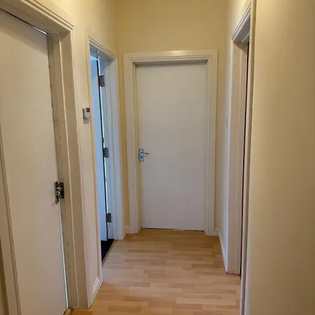 Group 3br Close To Hydro And Secc With Parking Lejlighed