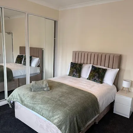 Group 3br Close To Hydro And Secc With Parking Glasgow