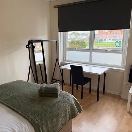 Apartment Group 3br Close To Hydro And Secc With Parking *