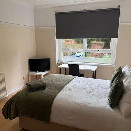 Group 3br Close To Hydro And Secc With Parking Glasgow