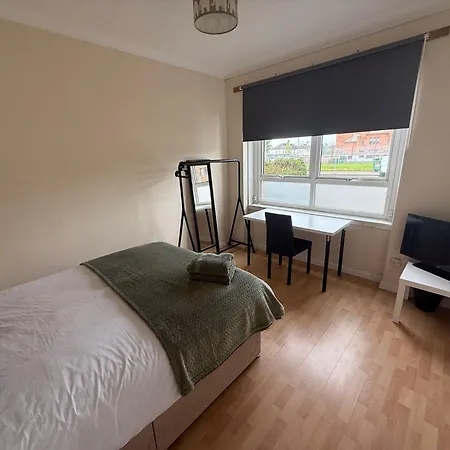 Group 3br Close To Hydro And Secc With Parking