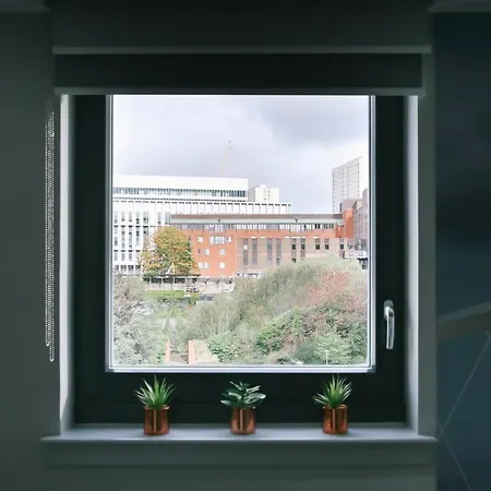For Students Only - George Street In - Walking Distance To High Street Station Glasgow