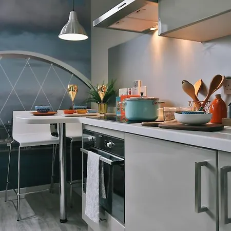 For Students Only - George Street In - Walking Distance To High Street Station