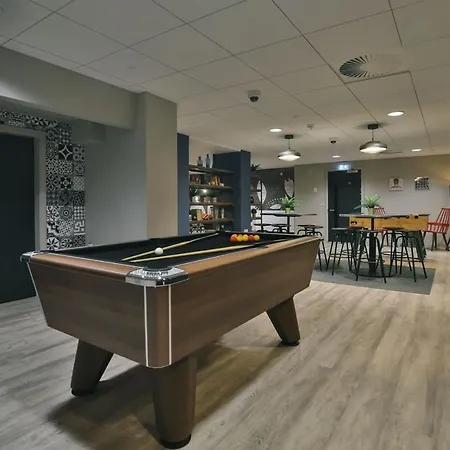 For Students Only - George Street In - Walking Distance To High Street Station *