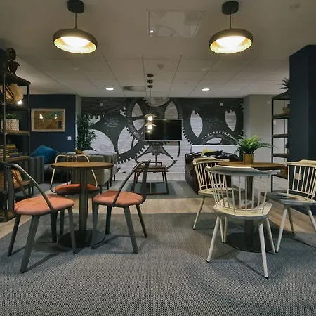 For Students Only - George Street In - Walking Distance To High Street Station *