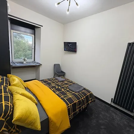 3br West End Flat W Free Parking Apartment