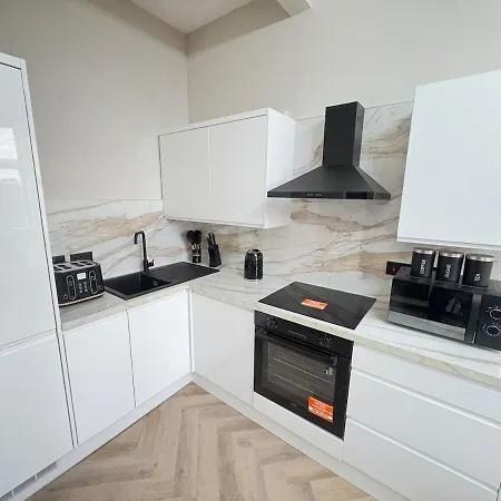 3br West End Flat W Free Parking *