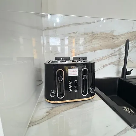 3br West End Flat W Free Parking Apartment *