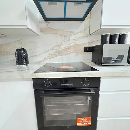 3br West End Flat W Free Parking Apartamento
