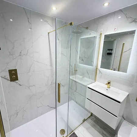 Apartamento 3br West End Flat W Free Parking *