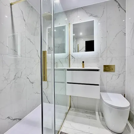 3br West End Flat W Free Parking