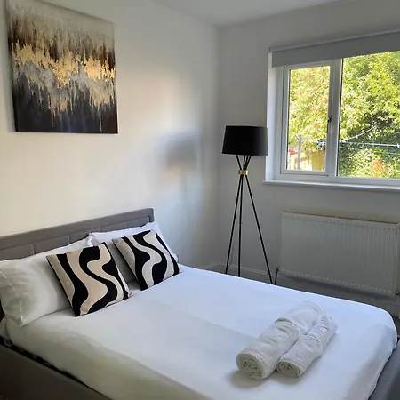 דירה With 2 Bedrooms גלאזגו