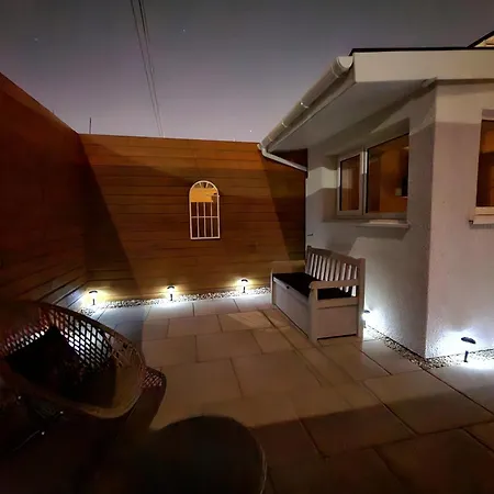 Newly Renovated Gem - Free Parking & Modern Comfort Nyaraló