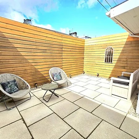 Ferienhaus Newly Renovated Gem - Free Parking & Modern Comfort Glasgow