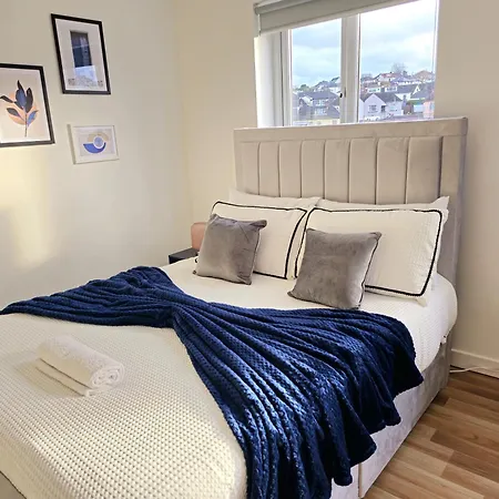 Spacious Haven With Free Parking גלאזגו