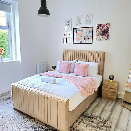 Spacious Haven With Free Parking