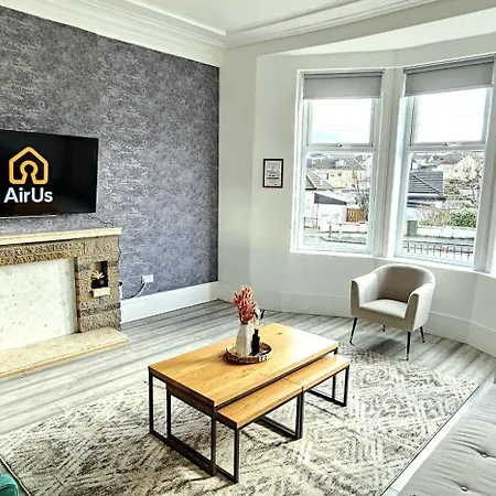 Spacious Haven With Free Parking *