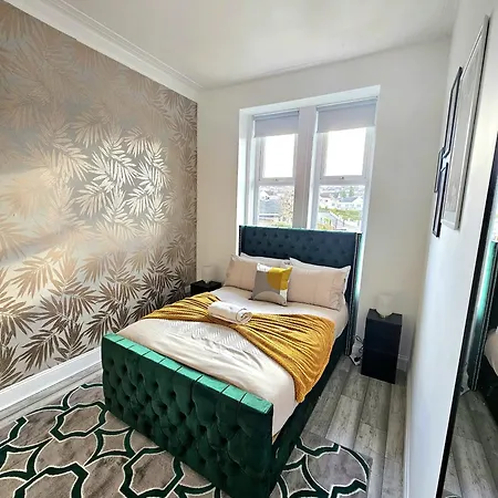 Spacious Haven With Free Parking Глазго
