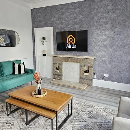 Spacious Haven With Free Parking