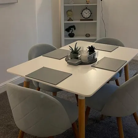 With 2 Bedrooms Appartamento