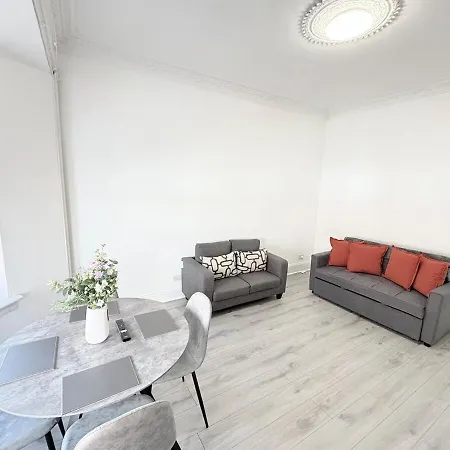 2br, Sleeps 6, Green, Free Parking & Walk Dist To Centre Apartman